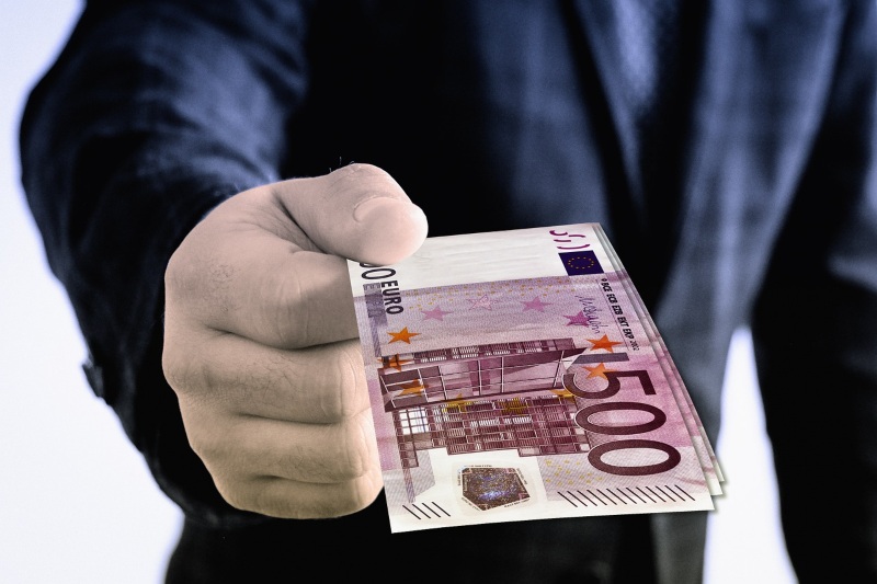 Cuánto dinero se puede ingresar sin justificar en España_ billetes de 500 euros